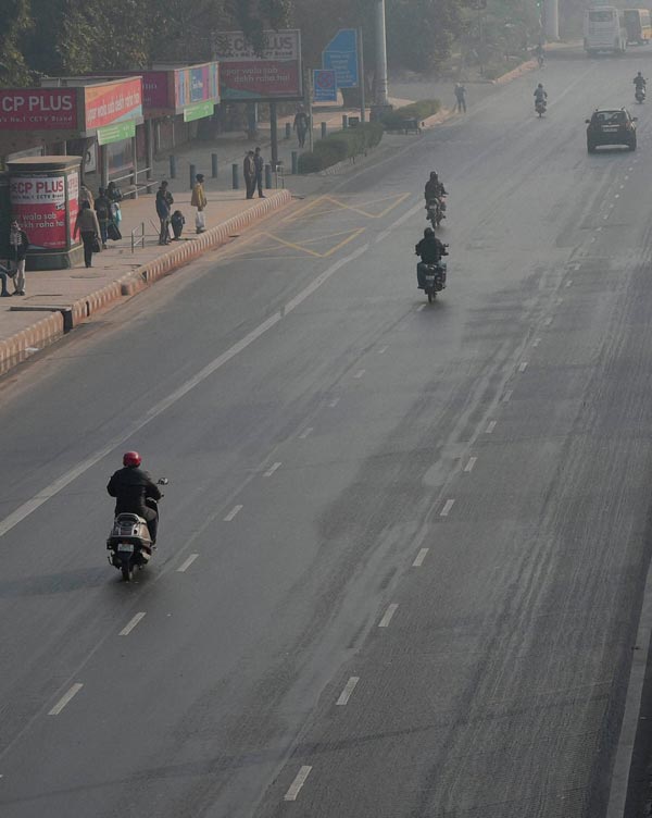 Pollution In Delhi: अरविंद केजरिवाल ने की रेड ट्रैफिक लाईट पर इंजन बंद करने की अपील, जानें कारण