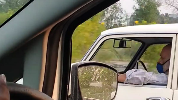 Car Runs On Highway Without Driver: हाईवे पर बिना ड्राइवर के चलती दिखी कार, जानें क्या है रहस्य