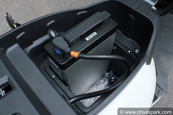 Eeve Xeniaa Long-Term Review (First Report): ईवी जेनिया लॉन्ग टर्म रिव्यू: डिजाईन, स्टाइलिंग, फीचर्स, राइड, रेंज आदि