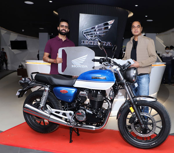 Honda H’Ness CB 350 Delivery: होंडा हाईनेस सीबी 350 की डिलीवरी हुई शुरू, देखें तस्वीरें
