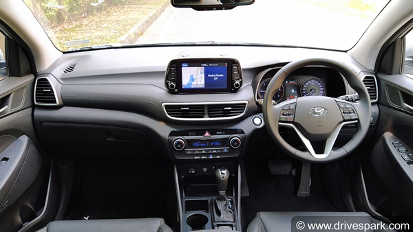 Hyundai Tucson Review (First-Drive): हुंडई टक्सन रिव्यू: ड्राइविंग, फीचर्स, इंजन, कीमत आदि