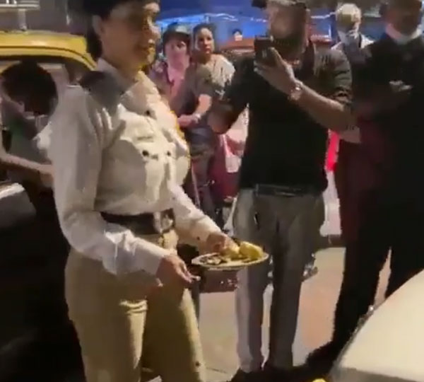 Jacqueline Fernandez Gifts Car: जैकलीन फर्नांडिज ने अपने स्टाफ की को गिफ्ट की ब्रांड न्यू कार, जानें क्यों