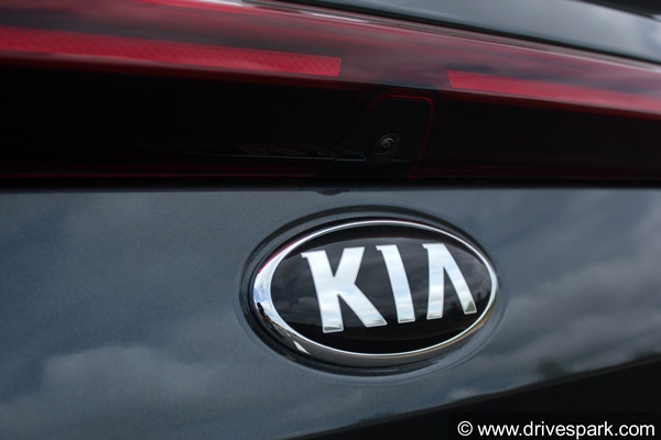 Kia Introduces New Brand Logo: किया 2021 से इस्तेमाल करेगी नया ब्रांड लोगो, जानें