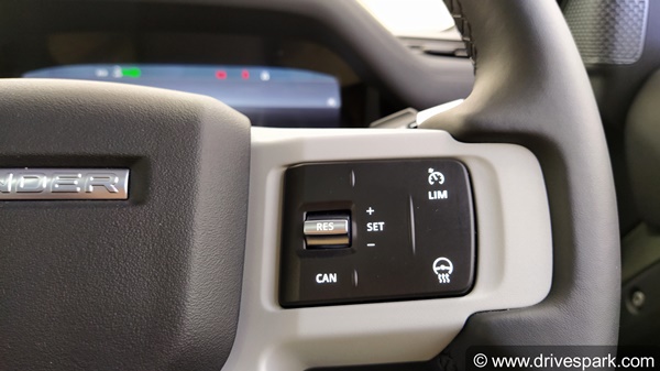 New Land Rover Defender Review In Hindi: नई लैंड रोवर डिफेंडर रिव्यू: डिजाईन, फीचर्स, इंजन, वैरिएंट, ऑफरोड, सीट जानकारी