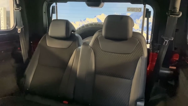 Mahindra Thar With Official Accessories: महिंद्रा थार में लगाई ऑफिशियल एक्सेसरीज, लग रही शानदार Mahindra Thar With Official Accessories: महिंद्रा थार में लगाई ऑफिशियल एक्सेसरीज, लग रही शानदार