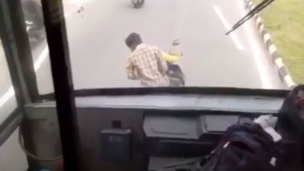 Yamaha Scooter Deliberately Block KSRTC Bus: जानबूझकर रोक रहे थे सरकारी बस का रास्ता, पुलिस ने जब्त की स्कूटर