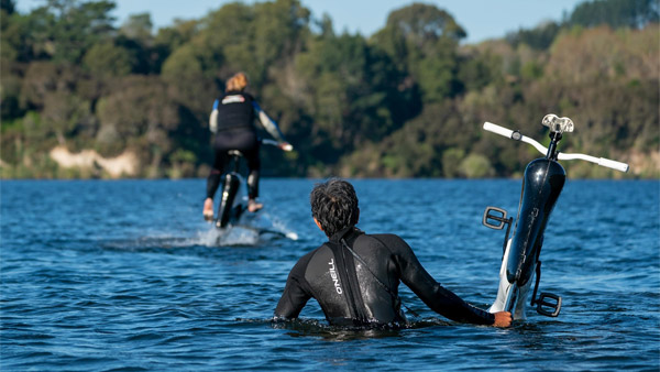 Anand Mahindra Shares Water Bicycle Video: आनंद महिंद्रा ने पानी में चलने वाली साइकिल की वीडियो की शेयर, पूछा यह सवाल