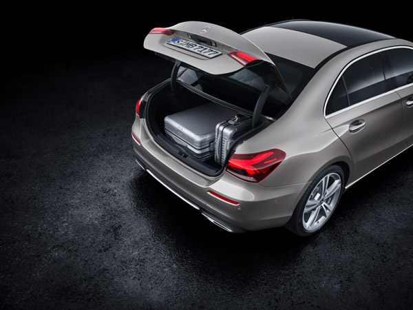 Mercedes-Benz A-Class: मर्सिडीज-बेंज ए-क्लास जल्द होगी लाॅन्च, जानें क्या हैं इसमें खास