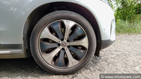 Mercedes-Benz EQC 400 4Matic First Drive Review: मर्सिडीज बेंज ईक्यूसी 400 4मेटिक फर्स्ट ड्राइव रिव्यू: रेंज, फीचर्स, डिजाईन जानकारी