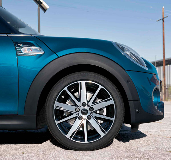 MINI Convertible Sidewalk Edition Launched: मिनी कन्वर्टिबल साइडवाक एडिशन हुई लॉन्च, मिलते हैं खास फीचर्स