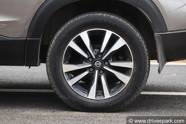 2020 Nissan Kicks Turbo-Petrol Review In Hindi: 2020 निसान किक्स टर्बो पेट्रोल रिव्यू: ड्राइविंग, परफोर्मेंस, फीचर्स जानकारी