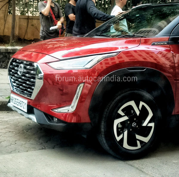 Nissan Magnite Spotted: निसान मैग्नाइट टीवीसी शूट के दौरान आई नजर, सामने आई नई जानकारी