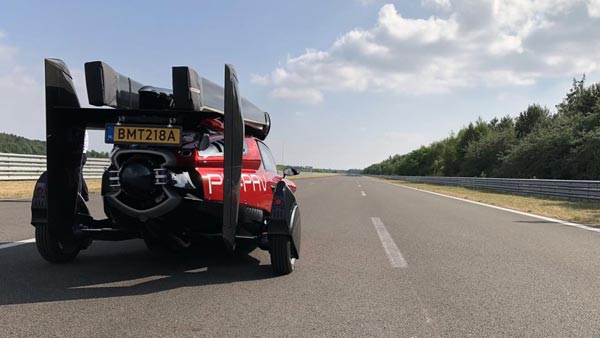PAL-V Flying Car: पाल-वी फ्लाइंग कार को सड़क पर चलाने का मिला लाइसेंस, जल्द होगी लाॅन्च