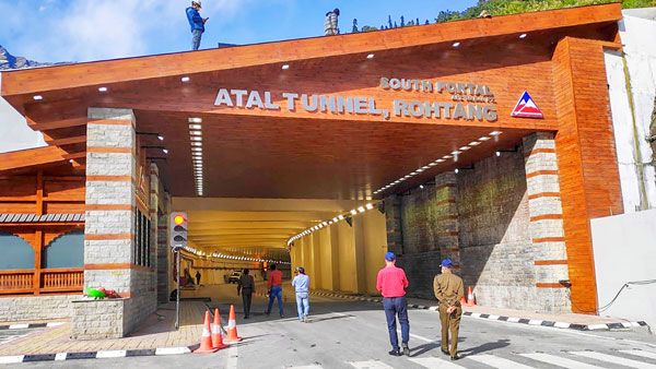 PM Modi Inaugurates Atal Tunnel: प्रधान मंत्री मोदी ने अटल टनल का किया उद्घाटन, दुनिया की सबसे लंबी हाईवे सुरंग