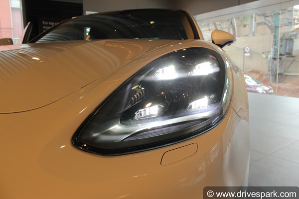 Porsche Panamera 4 10-Year Edition Review: पोर्शे पनामेरा 4 10 ईयर एडिशन रिव्यू: डिजाईन, फीचर्स, अपडेट, इंजन जानकारी