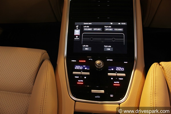 Porsche Panamera 4 10-Year Edition Review: पोर्शे पनामेरा 4 10 ईयर एडिशन रिव्यू: डिजाईन, फीचर्स, अपडेट, इंजन जानकारी