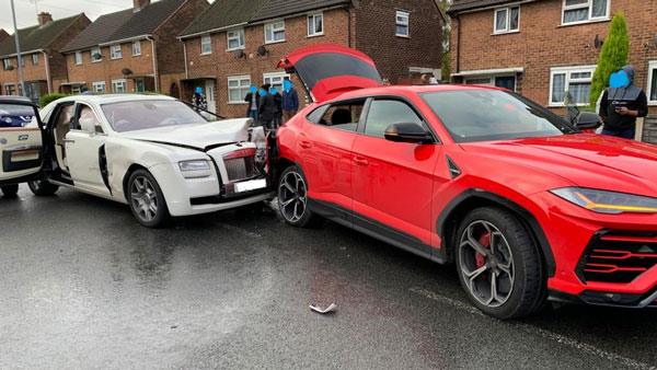 Two Luxury Cars Crashes: रोल्स रॉयस कार ने लेम्बोर्गिनी उरुस को मारी टक्कर, हुआ लाखों का नुकसान