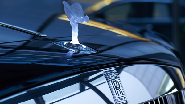 Rolls Royce Cars: रोल्स राॅयस अपनी कारों से हटाएगी एलुमिनटेड स्पिरिट ऑफ एक्सटैसी, जानें क्यों