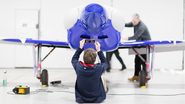 Rolls Royce Electric Plane: रोल्स रॉयस ला रही सबसे तेज इलेक्ट्रिक प्लेन, टेस्टिंग हुई पूरी