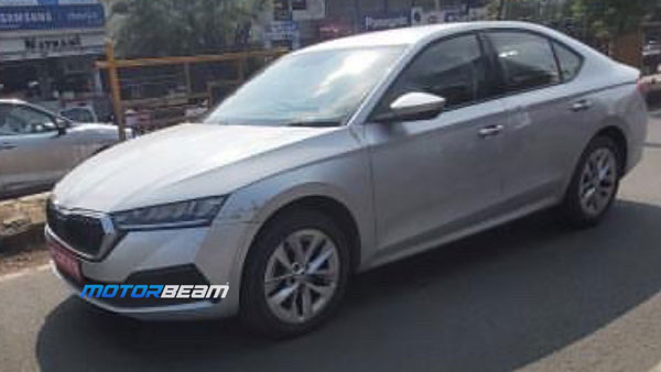 New Skoda Octavia Spied Testing: टेस्टिंग के दौरान दिखी नई स्कोडा ऑक्टाविया, जानें क्या हैं अपडेट