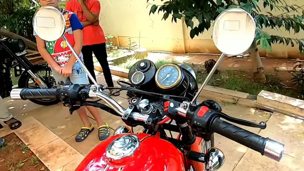 Rare Sooraj 325cc Diesel Bike Restored: दुर्लभ सूरज डीजल 325 बाइक को किया री-स्टोर, देखें वीडियो