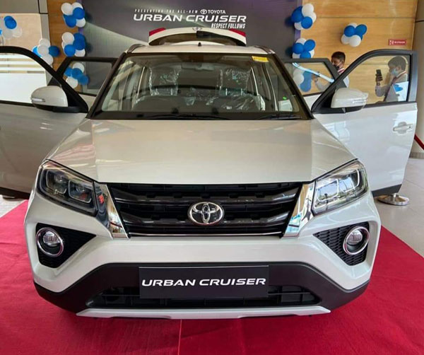 Toyota Urban Cruiser First Batch Dispatches: टोयोटा अर्बन क्रूजर की पहली खेप डीलरशिप के लिए निकली