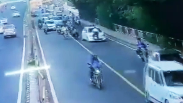 Traffic Cop Dragged On Bonnet For Stopping Car: कार को रोकने के लिए जान पर खेल गया ट्रैफिक पुलिस कर्मी, वीडियो देख रह जाएंगे दंग