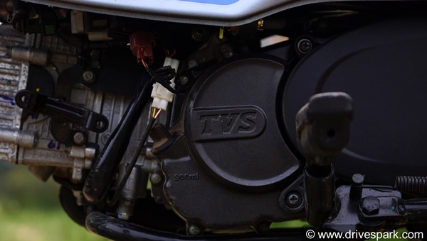 TVS XL100 Comfort BS6 Review In Hindi: टीवीएस एक्सएल 100 रिव्यू: फीचर्स, माइलेज, राइड, हैंडलिंग जानकारी