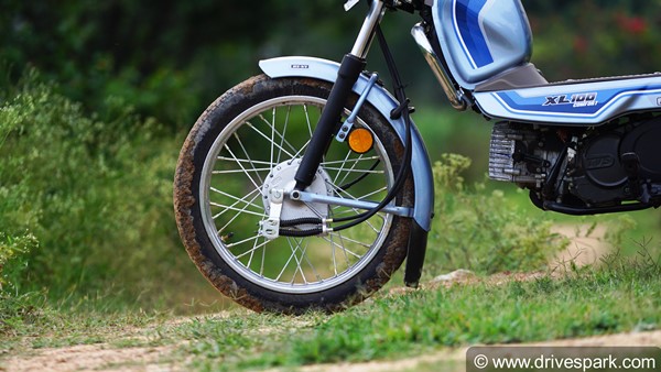 TVS XL100 Comfort BS6 Review In Hindi: टीवीएस एक्सएल 100 रिव्यू: फीचर्स, माइलेज, राइड, हैंडलिंग जानकारी