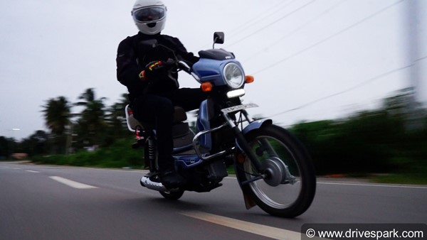 TVS XL100 Comfort BS6 Review In Hindi: टीवीएस एक्सएल 100 रिव्यू: फीचर्स, माइलेज, राइड, हैंडलिंग जानकारी