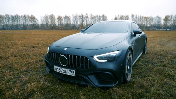 Youtuber Burns His Mercedes-AMG: यूट्यूबर ने अपनी मर्सिडीज-एएमजी में लगाई आग, जानें क्यों