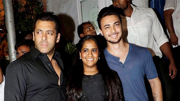 Bollywood's First Land Rover Defender: बॉलीवुड की पहली लैंड रोवर डिफेंडर इस एक्टर ने खरीदी, जानें