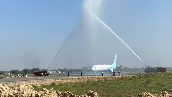 Darbhanga Airport Inaugurated: दरभंगा एयरपोर्ट का हुआ उद्घाटन, कुछ यूं हुआ पहली फ्लाइट का स्वागत