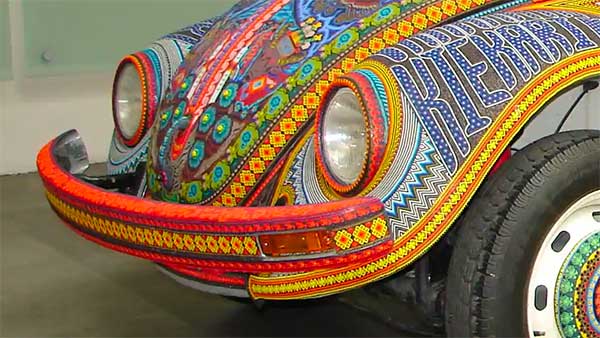 Volkswagen Beetle Decorated: इस फॉक्सवैगन बीटल में बनाई गई है कांच से कलाकृति, देखें तस्वीरें