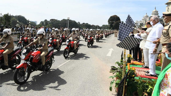 Hero Glamour Delivered To Karnataka Police: हीरो ने कर्नाटक पुलिस को डिलीवर की 751 ग्लैमर बीएस6