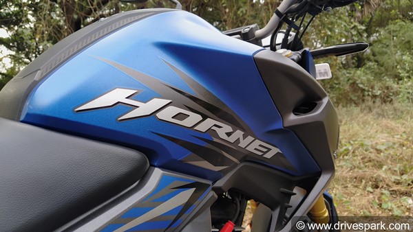 Honda Hornet 2.0 Review (First Ride): होंडा हॉर्नेट 2.0 फर्स्ट राइड रिव्यू: डिजाईन, फीचर्स, माइलेज, परफॉर्मेंस, राइड, हैंडलिंग जानकारी