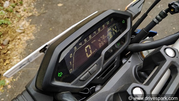 Honda Hornet 2.0 Review (First Ride): होंडा हॉर्नेट 2.0 फर्स्ट राइड रिव्यू: डिजाईन, फीचर्स, माइलेज, परफॉर्मेंस, राइड, हैंडलिंग जानकारी