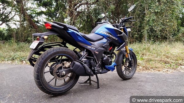 Honda Hornet 2.0 Review (First Ride): होंडा हॉर्नेट 2.0 फर्स्ट राइड रिव्यू: डिजाईन, फीचर्स, माइलेज, परफॉर्मेंस, राइड, हैंडलिंग जानकारी