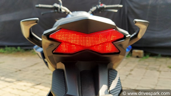 Honda Hornet 2.0 Review (First Ride): होंडा हॉर्नेट 2.0 फर्स्ट राइड रिव्यू: डिजाईन, फीचर्स, माइलेज, परफॉर्मेंस, राइड, हैंडलिंग जानकारी