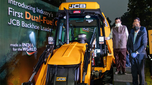 JCB CNG Launched: सीएनजी पर चलने वाली जेसीबी हुई लॉन्च, नितिन गडकरी ने किया उद्घाटन
