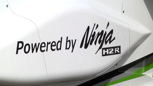 कावासाकी के इस मानव रहित हेलीकॉप्टर में लगा है बाइक का इंजन, भर सकता है तेजी से उड़ान