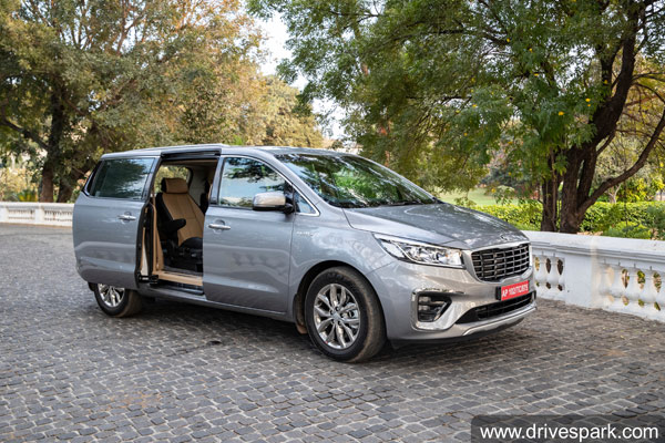 Kia Carnival Offers November 2020: किया कार्निवल पर मिल रही 2.5 लाख रुपये तक की छूट, जानें