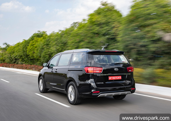 Kia Carnival Offers November 2020: किया कार्निवल पर मिल रही 2.5 लाख रुपये तक की छूट, जानें