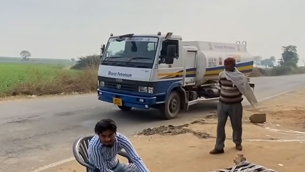 Kia Seltos Refueled At Home: किया सेल्टोस के लिए हुई फ्यूल की होम डिलीवरी, देखें वीडियो