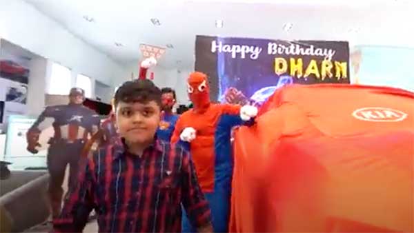 Kia Sonet Delivery With Avenger Theme: किया सॉनेट की डिलीवरी हुई एवेंजर थीम पर, देखें वीडियो Kia Sonet Delivery With Avenger Theme: किया सॉनेट की डिलीवरी हुई एवेंजर थीम पर, देखें वीडियो