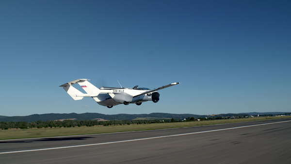 Klein Vision's AirCar V5 Flying Car: क्लेन विजन की एयरकार वी5 फ्लाइंग कार का सफल परीक्षण
