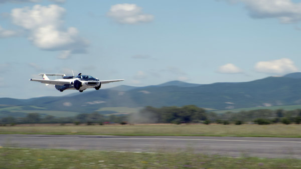 Klein Vision's AirCar V5 Flying Car: क्लेन विजन की एयरकार वी5 फ्लाइंग कार का सफल परीक्षण