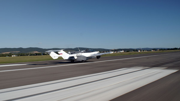 Klein Vision's AirCar V5 Flying Car: क्लेन विजन की एयरकार वी5 फ्लाइंग कार का सफल परीक्षण