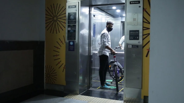 Bicycles In Kochi Metro: कोच्ची मेट्रो में ले जा सकते हैं बाइक, क्या दिल्ली में भी यह सुविधा हो शुरू?