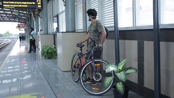 Bicycles In Kochi Metro: कोच्ची मेट्रो में ले जा सकते हैं बाइक, क्या दिल्ली में भी यह सुविधा हो शुरू?